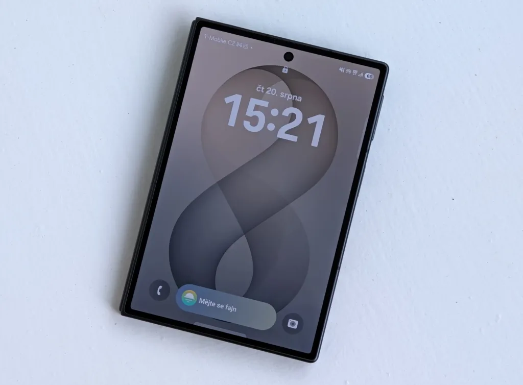 samsung galaxy z fold8 predni displej