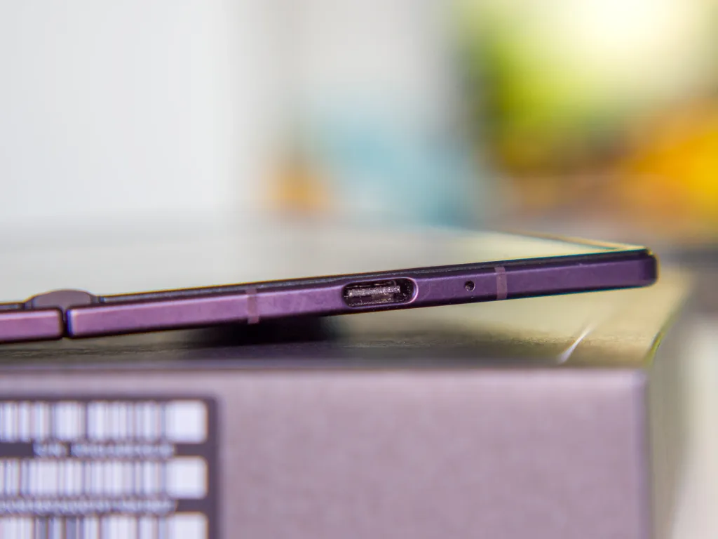 Samsung Galaxy Z Fold8 Ultra USB