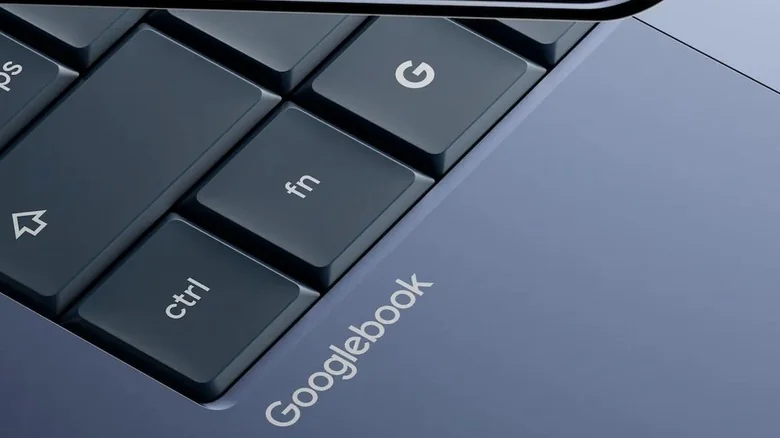 Detail klávesnice s logem Googlebook a tlačítky.
