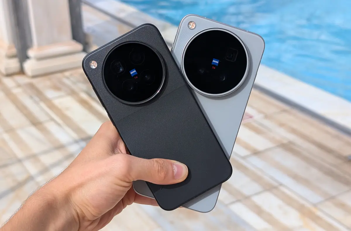 vivo x500 pro a pro max v ruce u bazenu