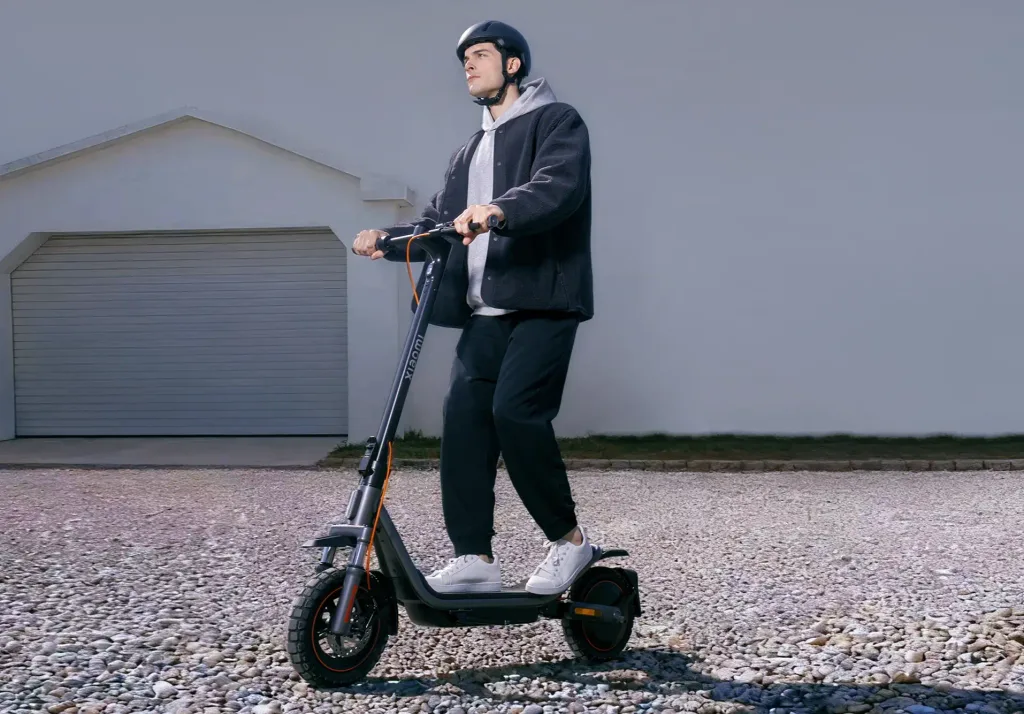 xiaomi electric scooter 6 pro s jezdcem